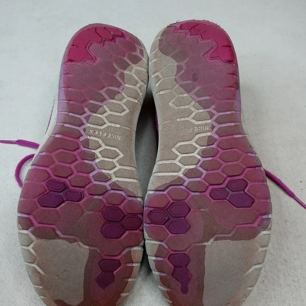 Nike Fury women's sz 7 pink athletic shoes